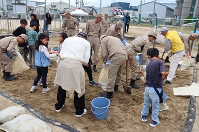 hp土のう造り体験コーナー 2